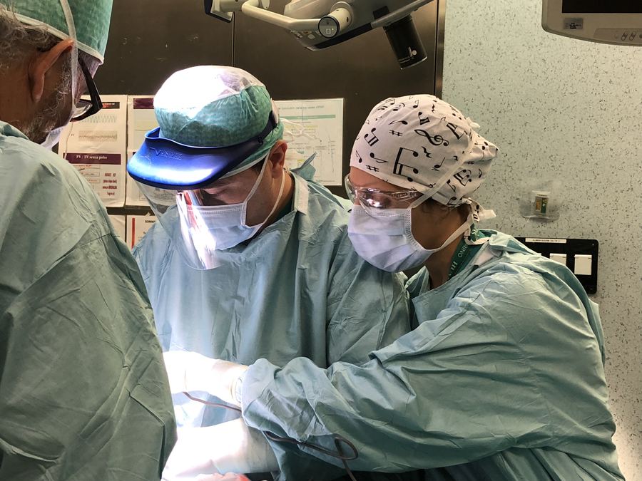 Dr. Borreca in sala operatoria
